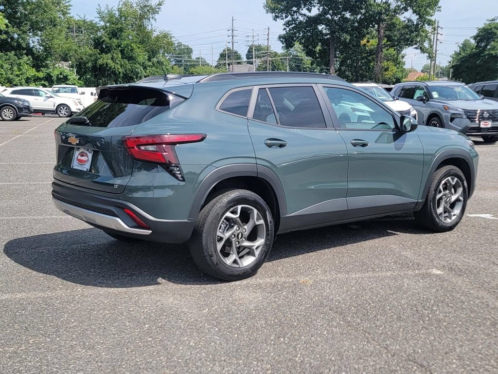 Used 2025 Chevrolet Trax LT FWD image 11