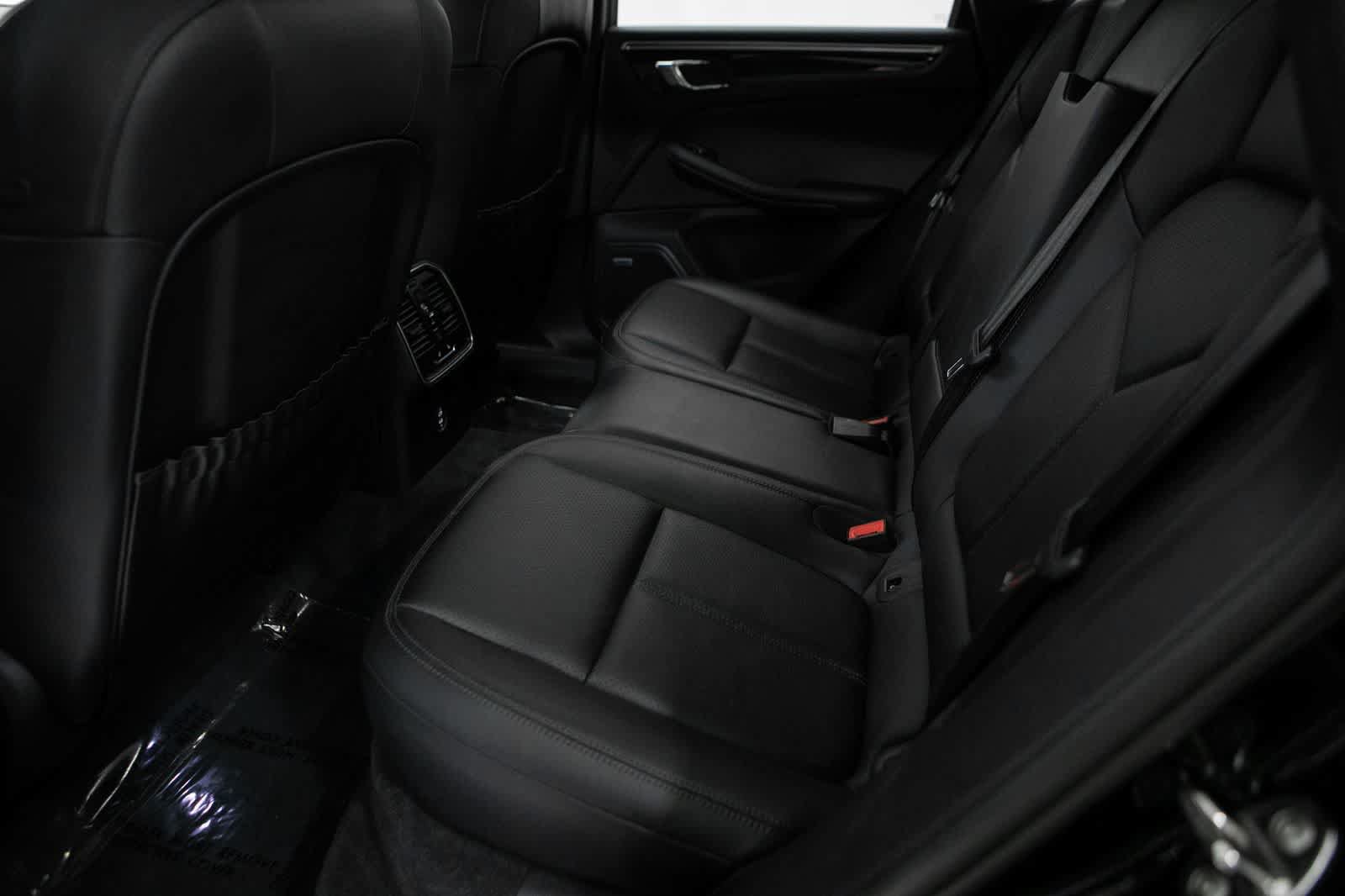 Used 2024 Porsche Macan S AWD/4WD image 34
