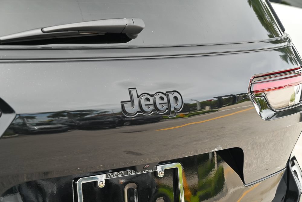 Used 2025 Jeep Grand Cherokee L Limited AWD/4WD image 39