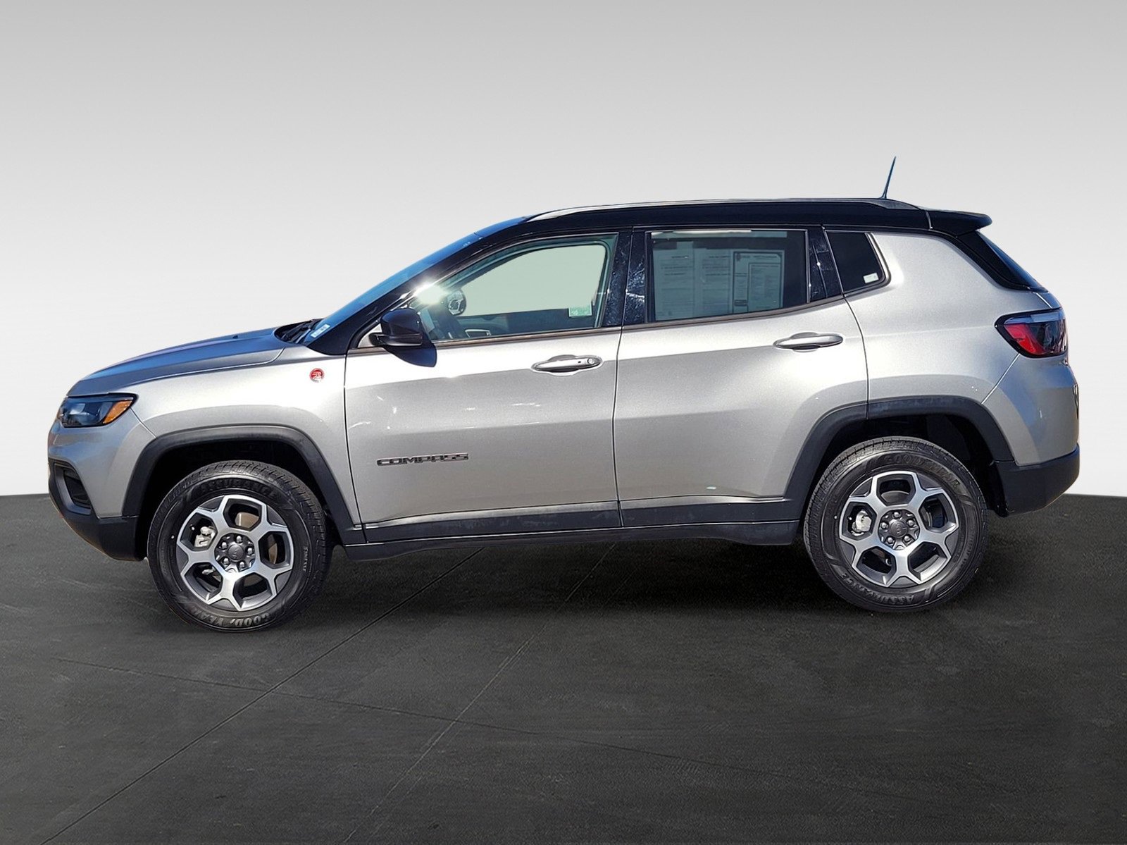 Used 2022 Jeep Compass Trailhawk w/ Sun and Sound Group image 7