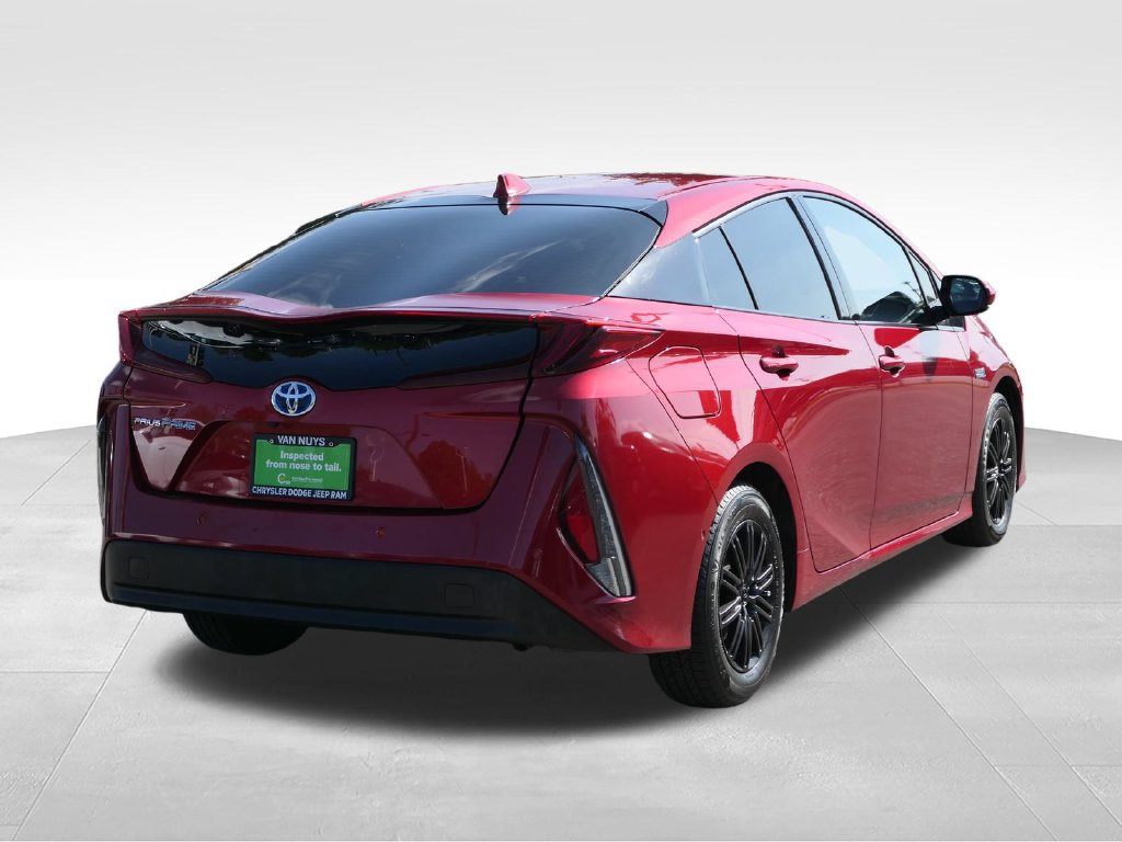 Used 2017 Toyota Prius Prime Advanced w/ Carpet Mat Package FWD image 3