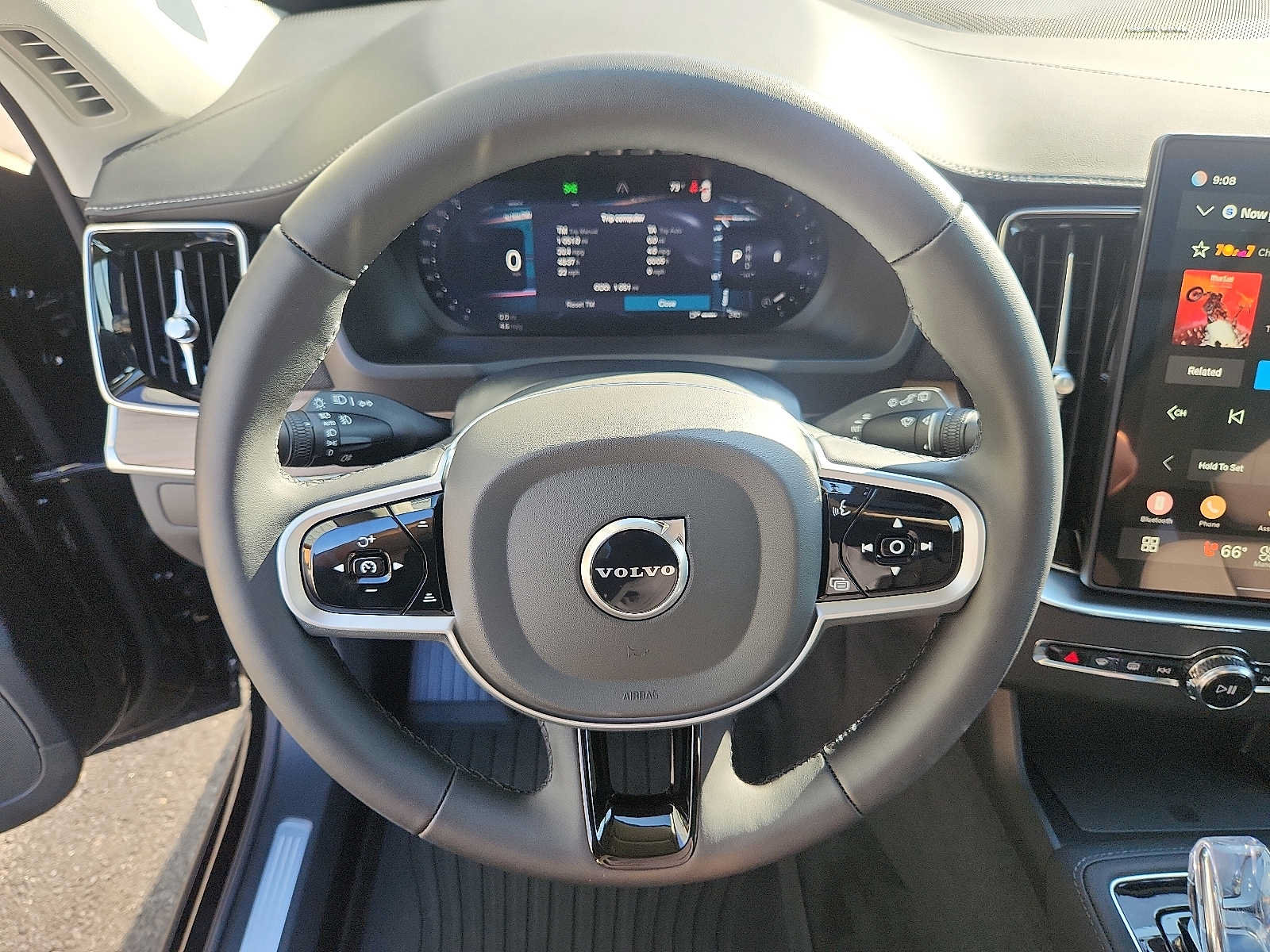 Used 2026 Volvo XC90 B6 Plus w/ Protection Package Premier AWD/4WD image 19