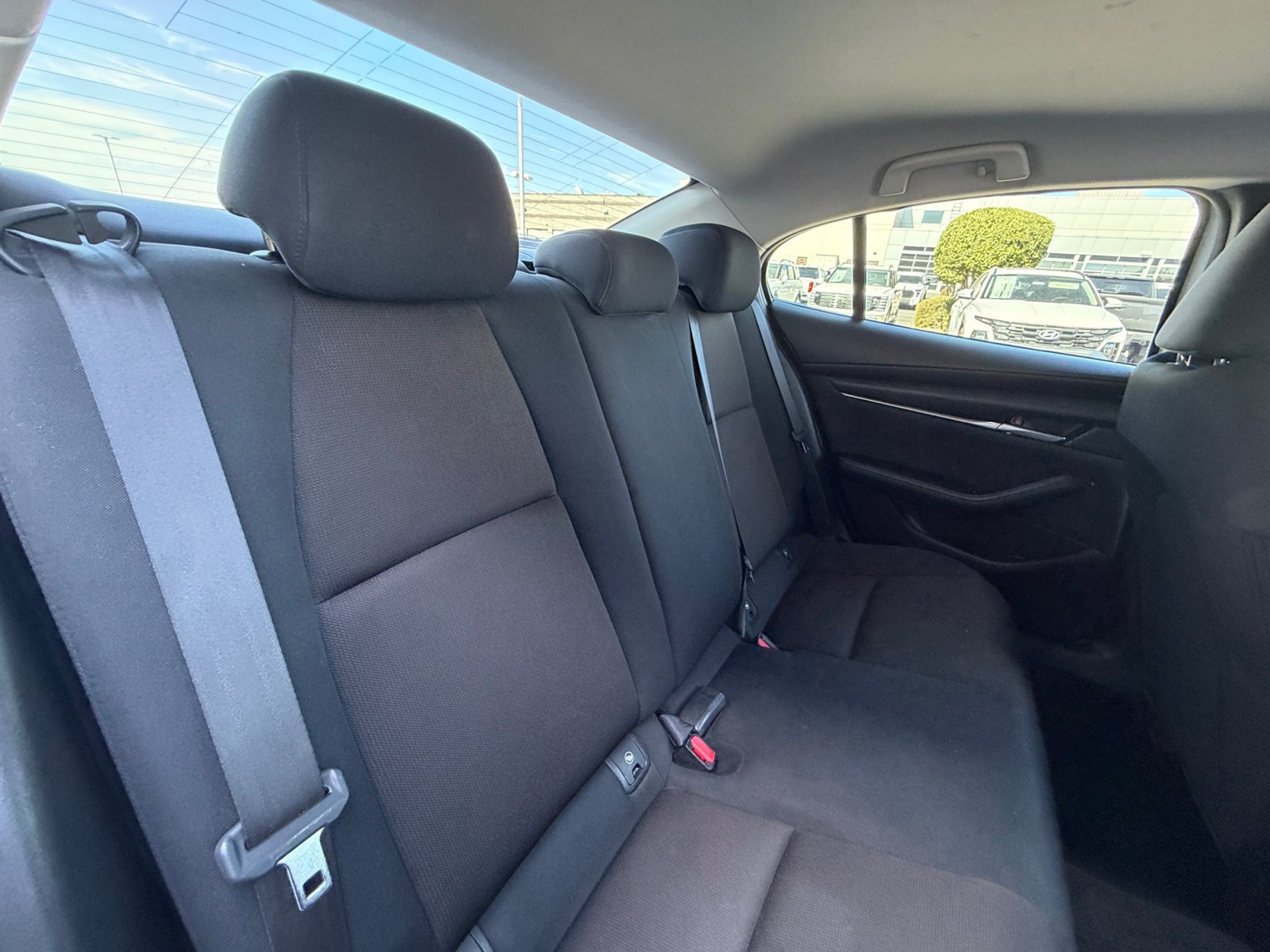 Used 2019 MAZDA MAZDA3 Sedan FWD image 18
