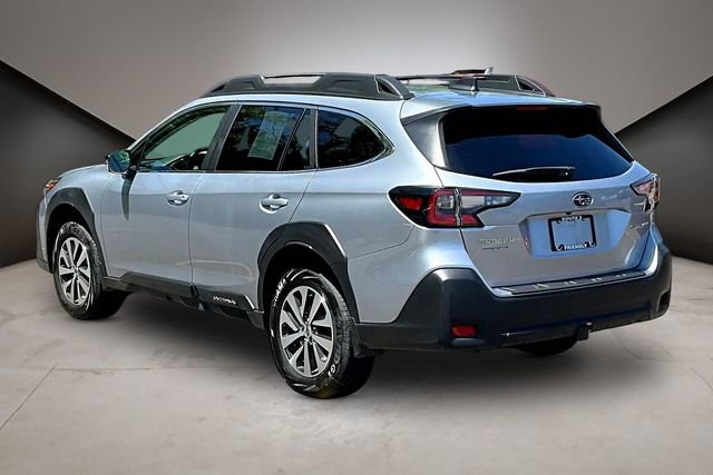 Used 2025 Subaru Outback Premium AWD/4WD image 4