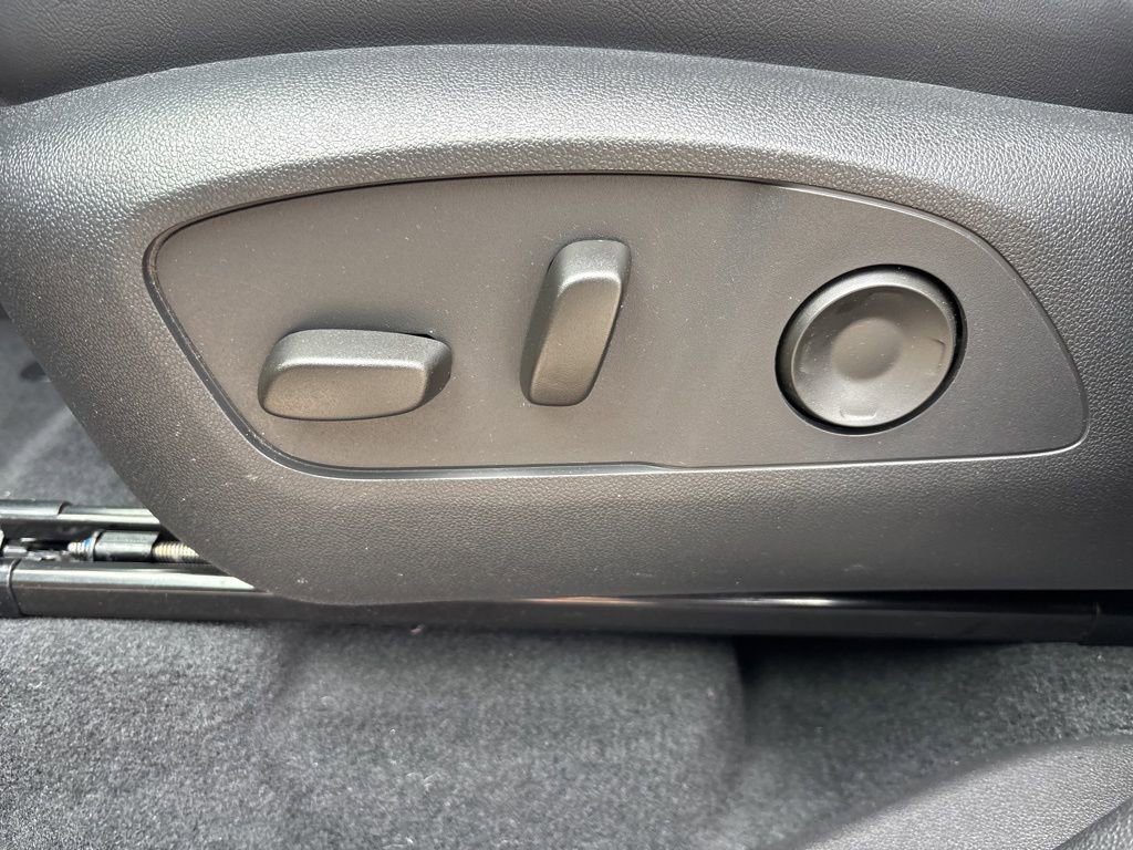 Used 2025 GMC Acadia Denali image 35