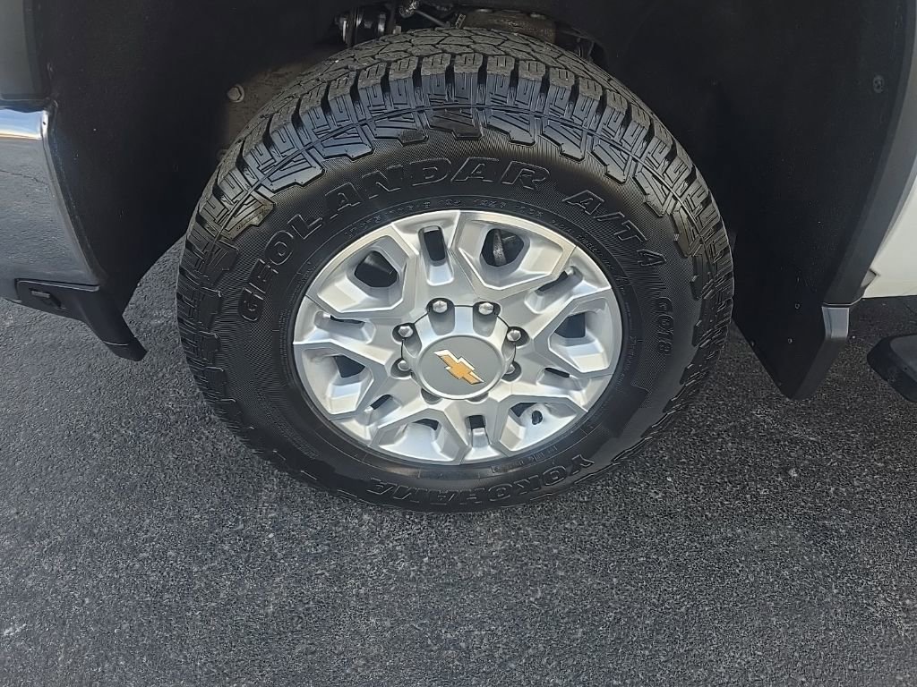 Used 2022 Chevrolet Silverado 2500 LT w/ Convenience Package image 4