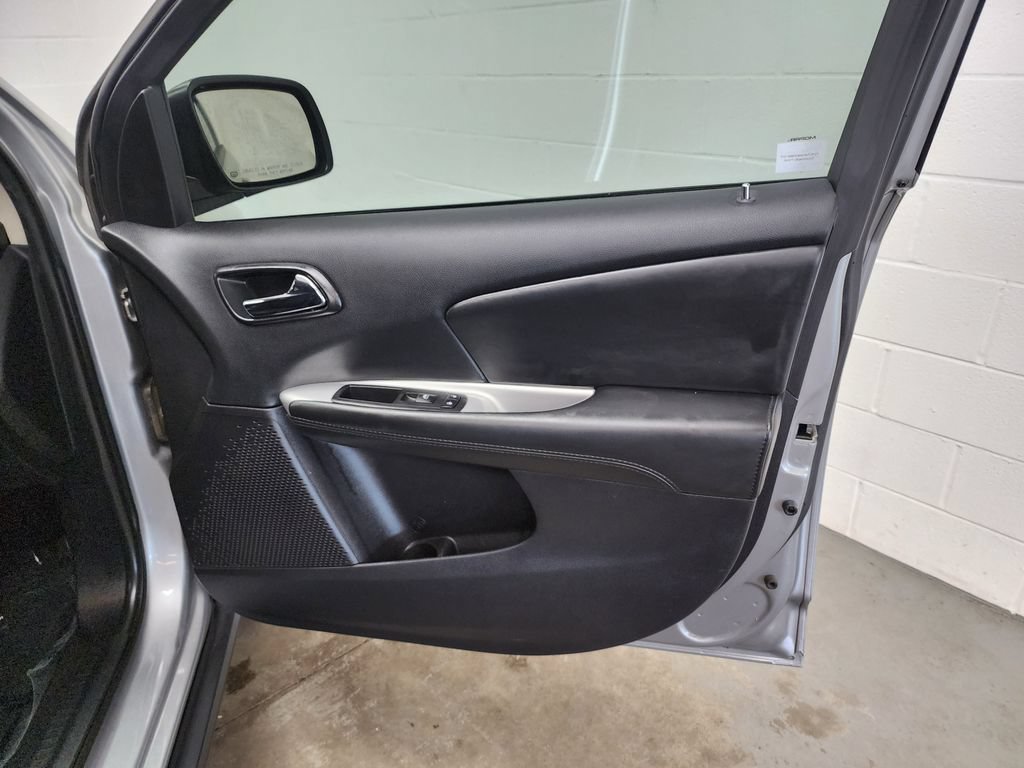 Used 2019 Dodge Journey SE FWD image 33