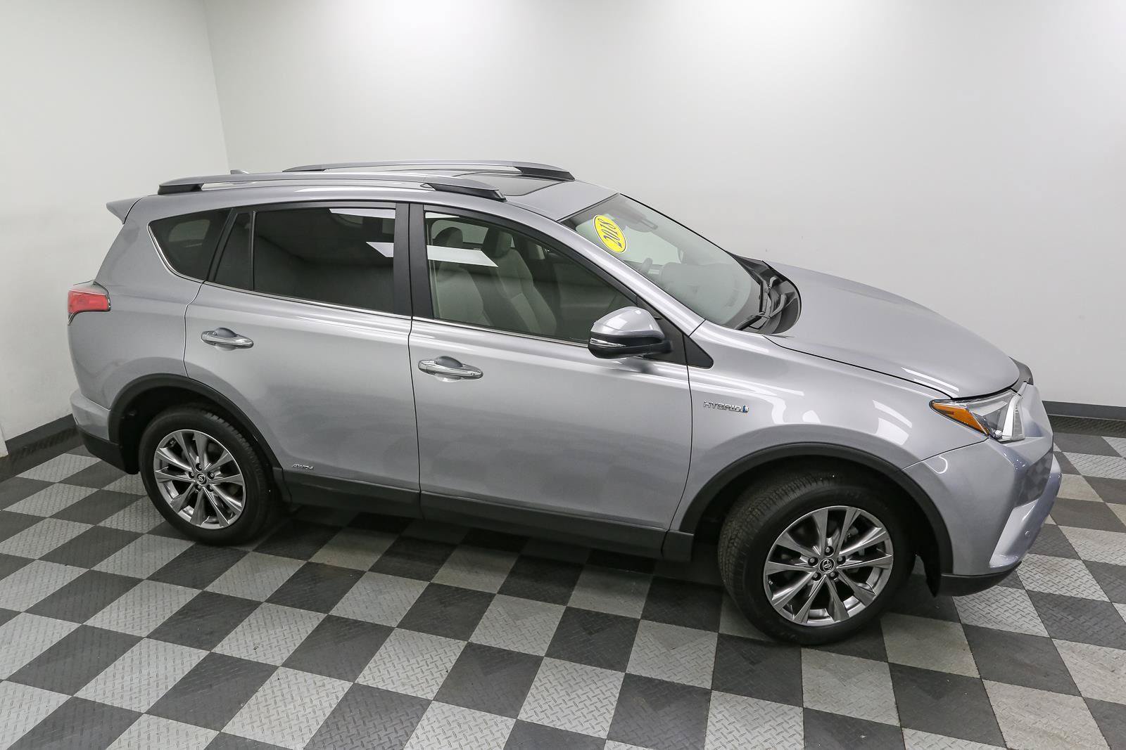 Used 2018 Toyota RAV4 Limited AWD/4WD image 5