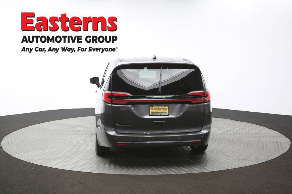 Used 2023 Chrysler Pacifica Touring-L image 41