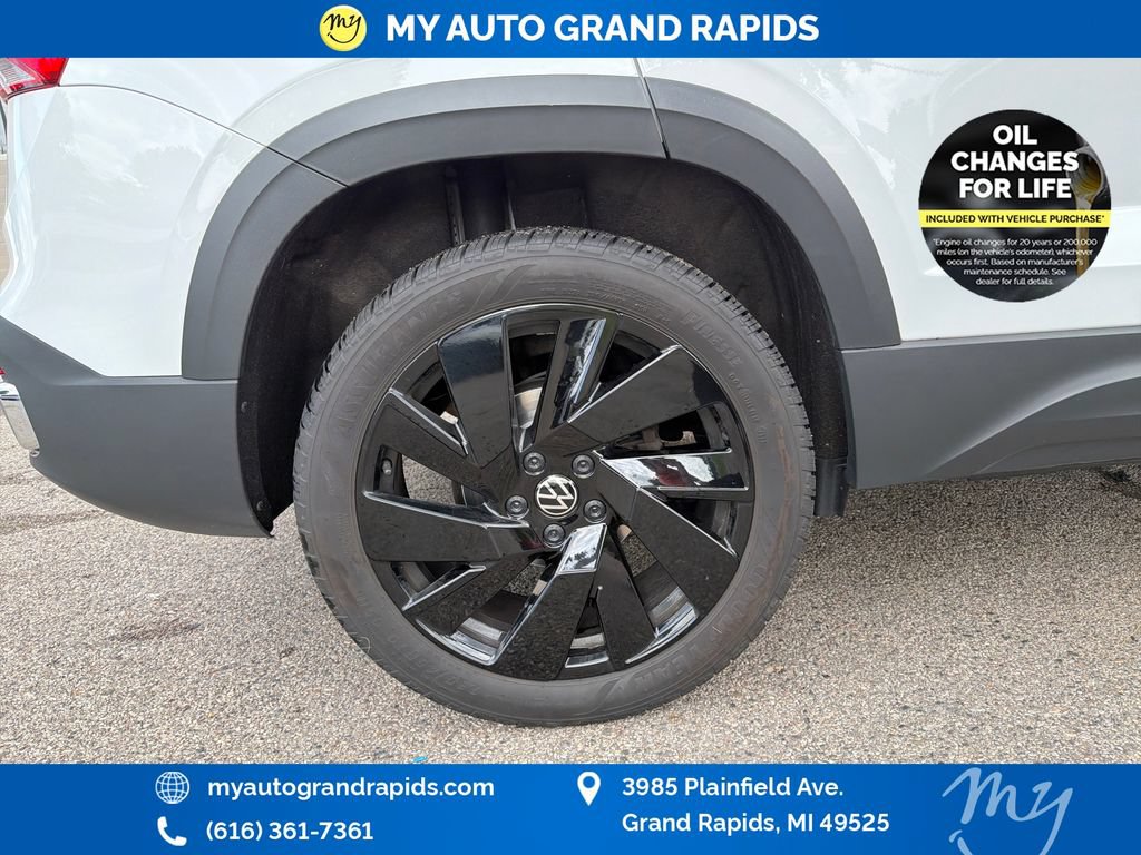 Used 2024 Volkswagen Taos SE w/ Panoramic Sunroof Package AWD/4WD image 33