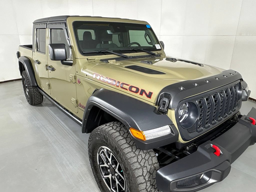 Used 2025 Jeep Gladiator Rubicon w/ Technology Group AWD/4WD image 15