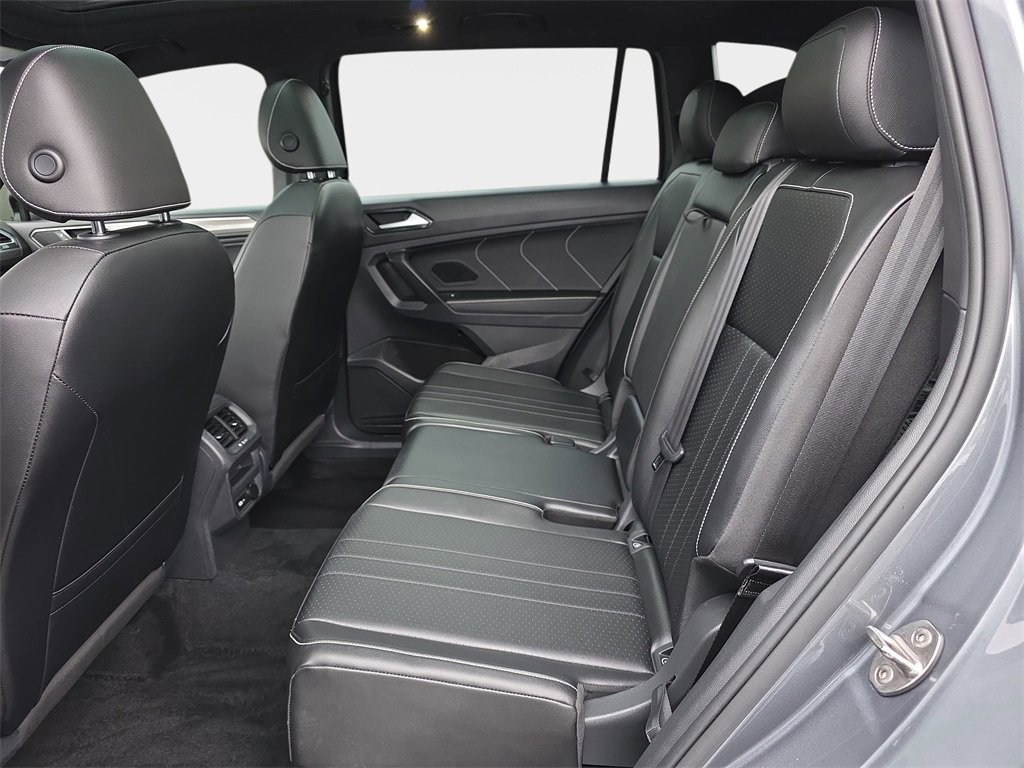 Used 2022 Volkswagen Tiguan SE R-Line image 17