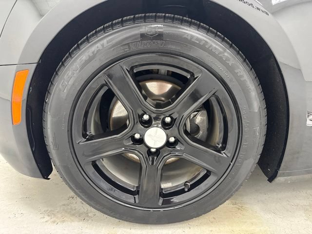 Used 2019 Chevrolet Camaro LT RWD image 37