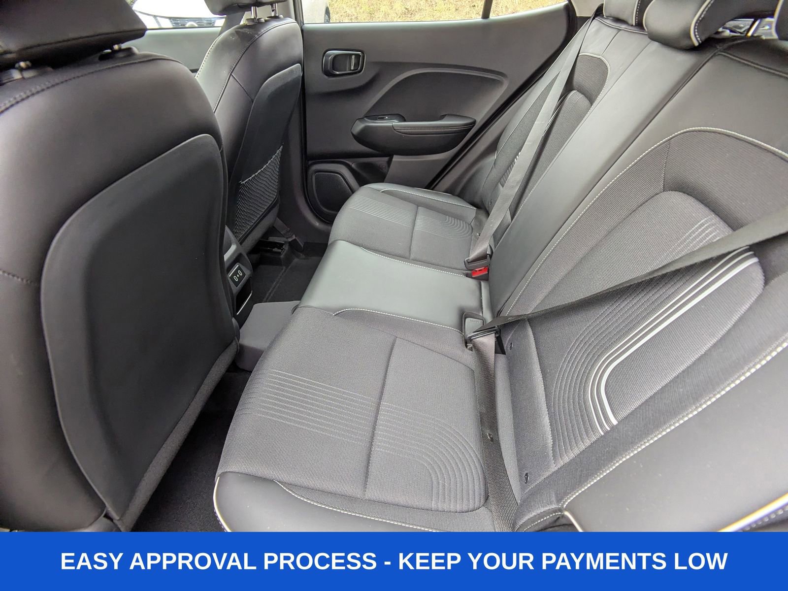 Used 2024 Hyundai Venue Limited image 17