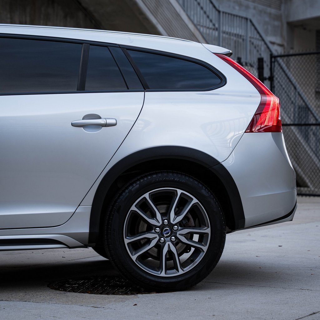 Used 2016 Volvo V60 T5 Cross Country Platinum image 4