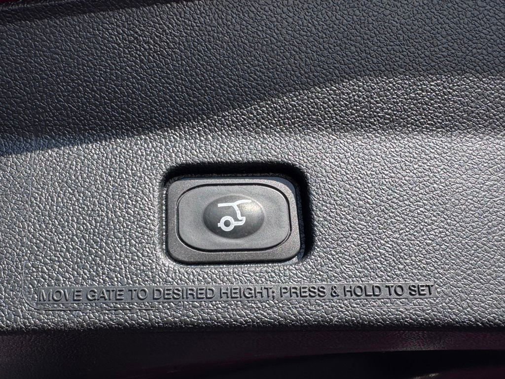Used 2017 Ford Explorer XLT w/ Equipment Group 202A FWD image 43