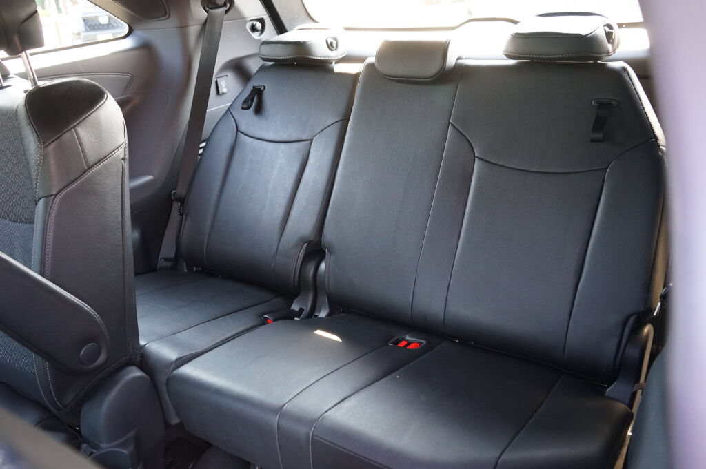 Used 2023 Toyota Sienna XSE AWD/4WD image 18