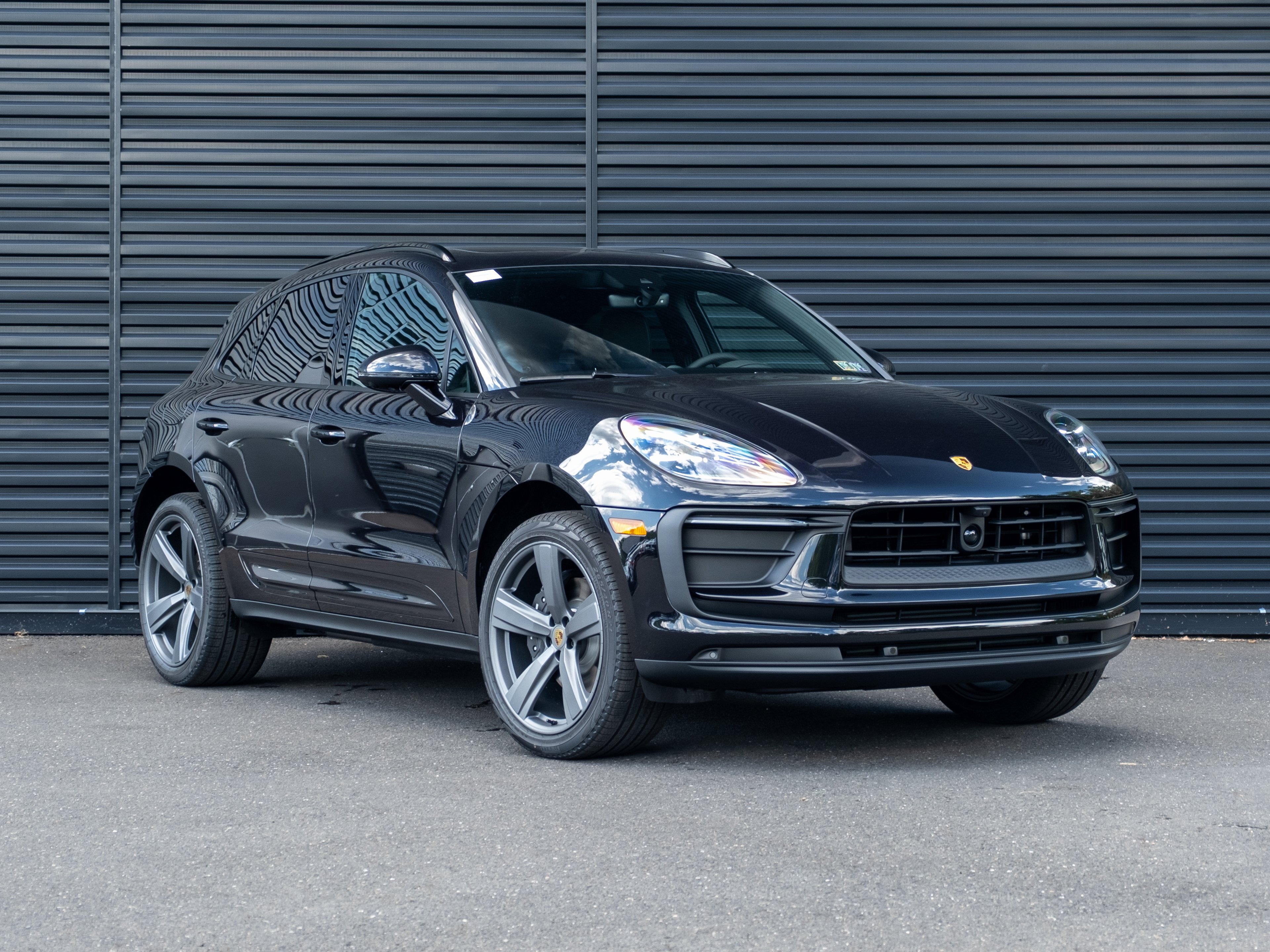 Certified 2025 Porsche Macan image 10