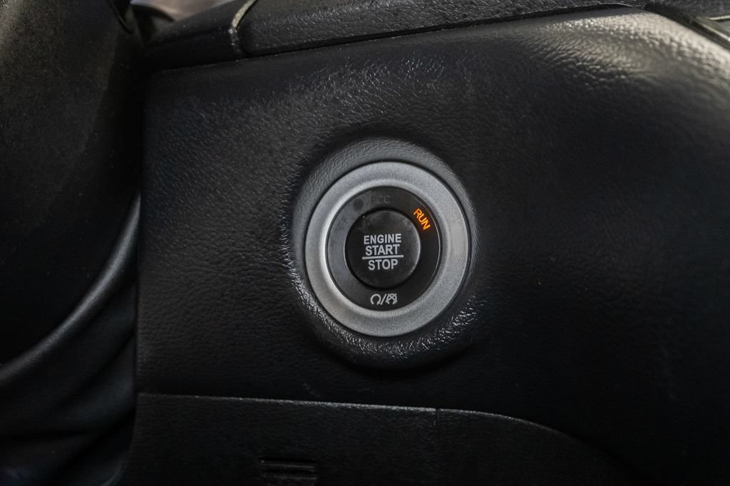 Certified 2025 Chrysler Pacifica Select FWD image 16