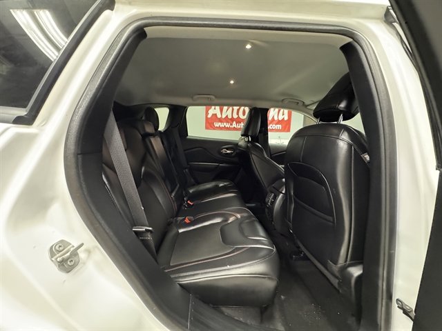 Used 2020 Jeep Cherokee Trailhawk image 12