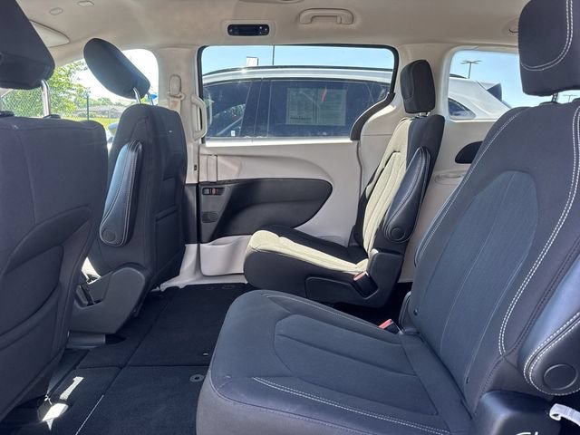 Used 2023 Chrysler Voyager LX FWD image 9