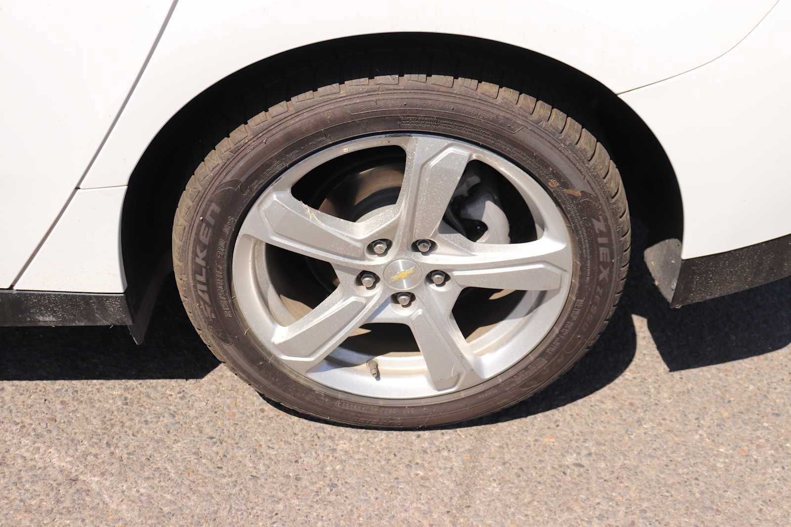 Used 2018 Chevrolet Volt LT w/ Comfort Package FWD image 9