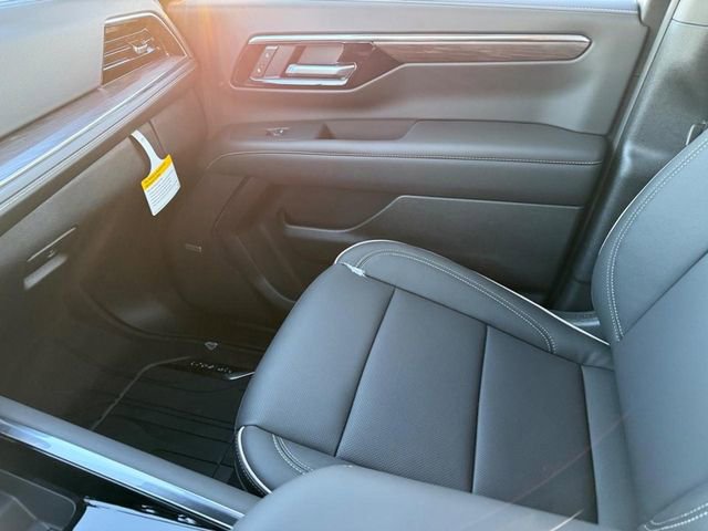 New 2026 Chevrolet Suburban Premier w/ Sun And Tow Package AWD/4WD image 17