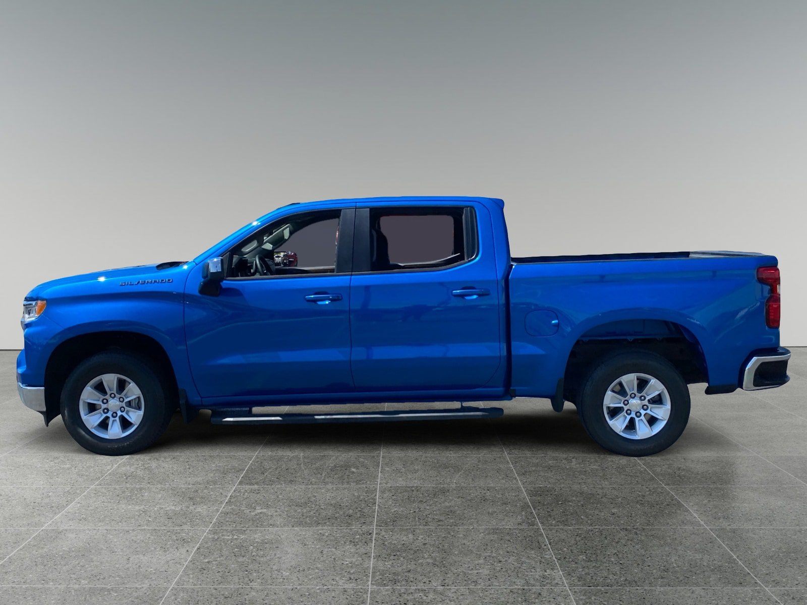 Used 2023 Chevrolet Silverado 1500 LT RWD image 2