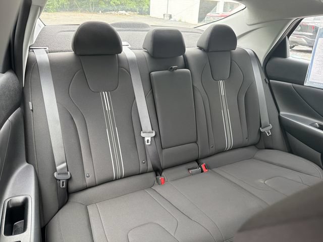 Used 2024 Hyundai Elantra SEL w/ Convenience Package FWD image 16