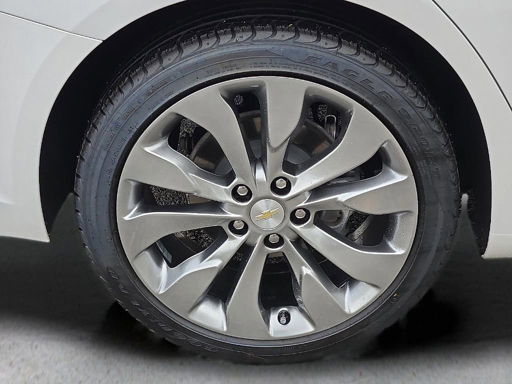 Used 2018 Chevrolet Malibu Premier w/ Premier Sun and Wheel Package image 8