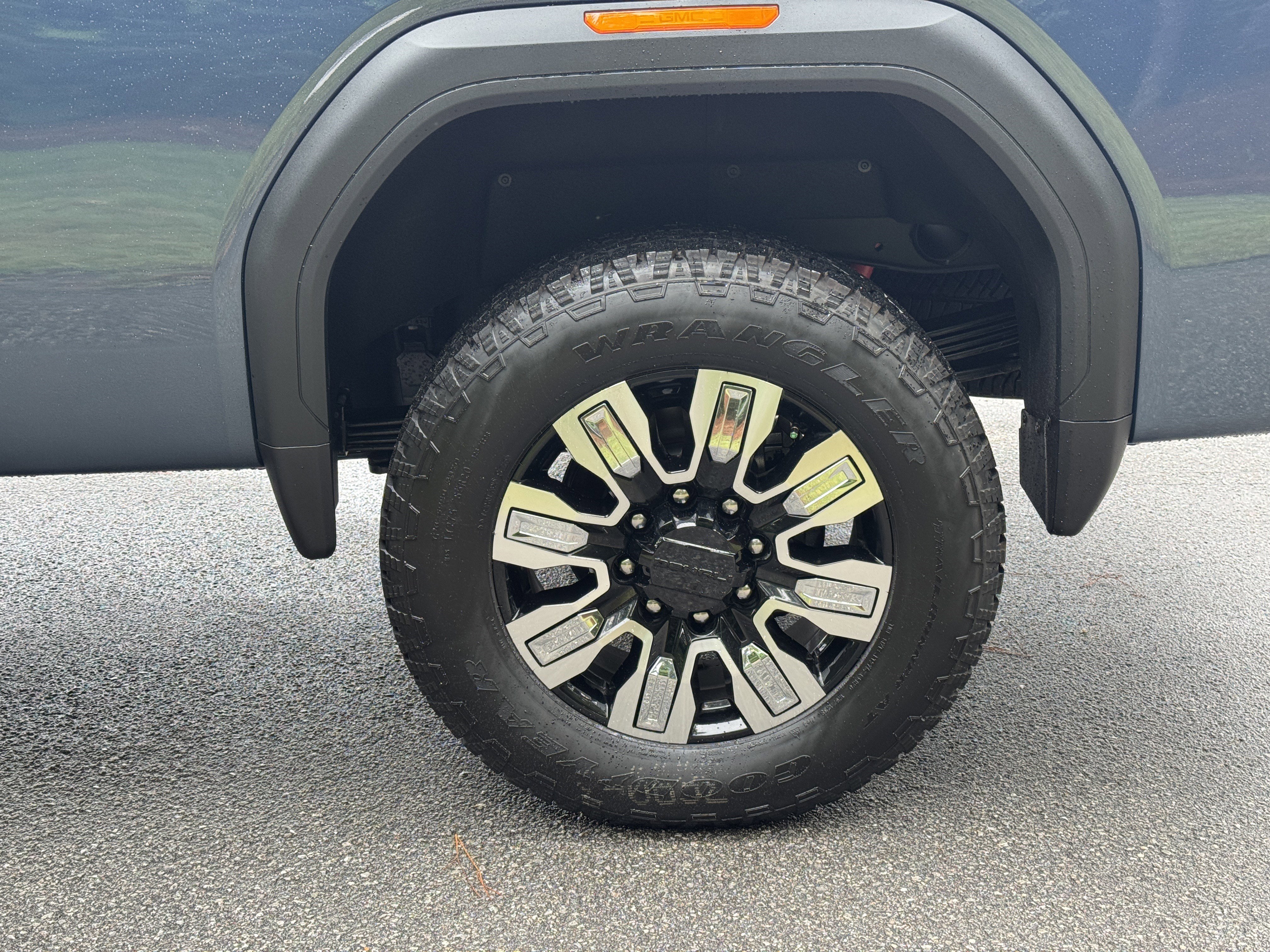 New 2026 GMC Sierra 2500 Denali w/ Denali Reserve Package image 17