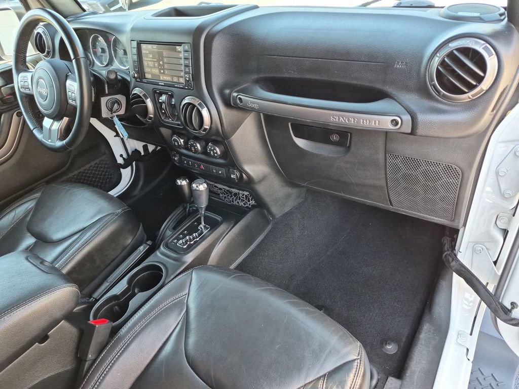 Used 2018 Jeep Wrangler Unlimited Sahara AWD/4WD image 17