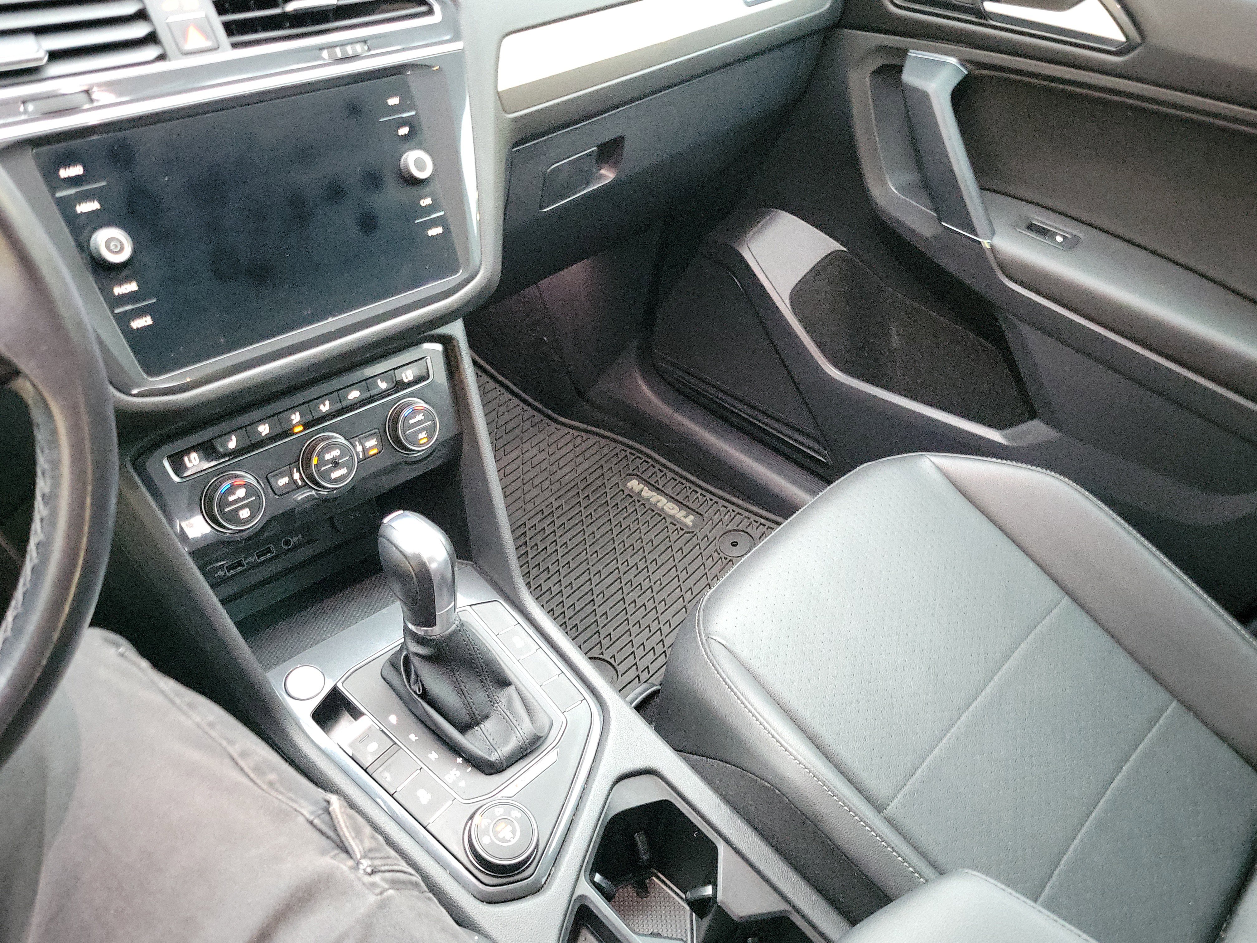 Used 2018 Volkswagen Tiguan SEL image 16