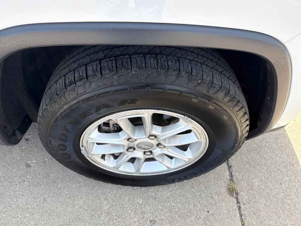 Used 2018 Jeep Grand Cherokee Laredo image 17