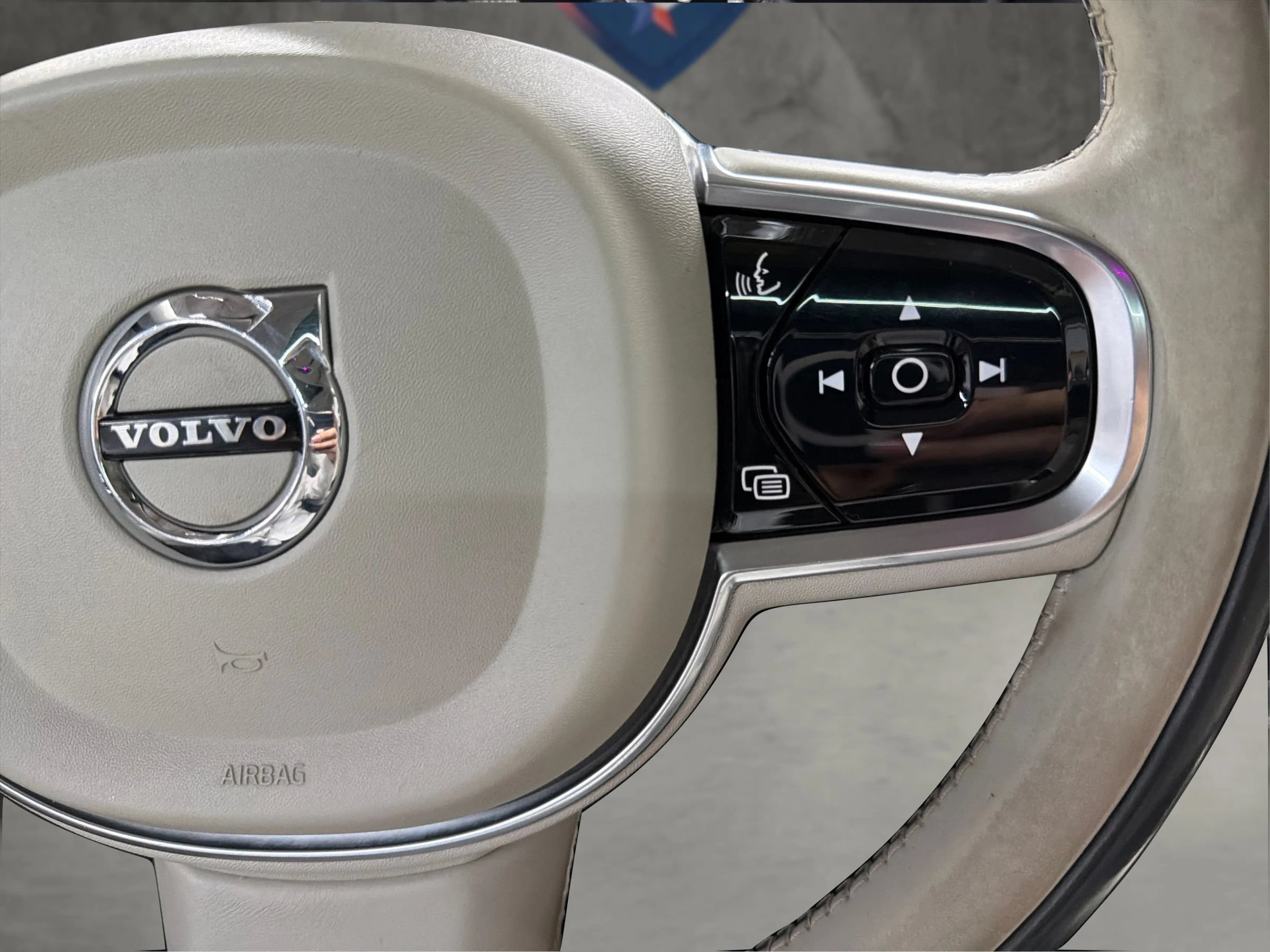 Used 2017 Volvo XC90 T6 Momentum w/ Vision Package AWD/4WD image 26