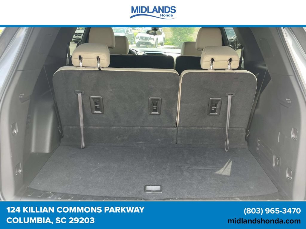 Used 2023 Chevrolet Traverse LS w/ Safety Package FWD image 8