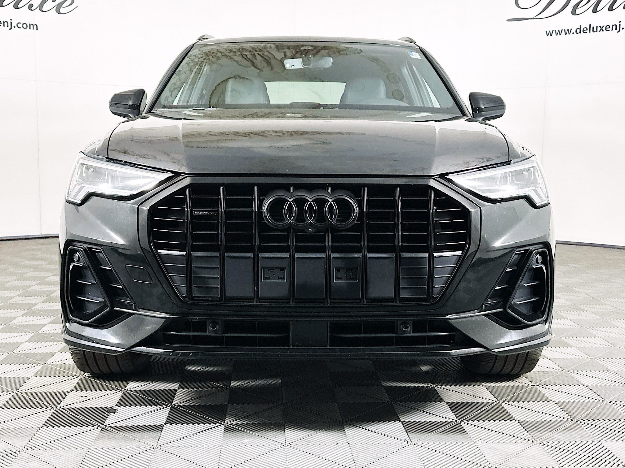 Used 2025 Audi Q3 2.0T Premium Plus w/ Premium Plus Package AWD/4WD image 2