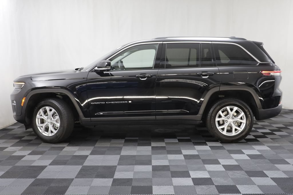 Used 2023 Jeep Grand Cherokee Limited w/ Luxury Tech Group II AWD/4WD image 4