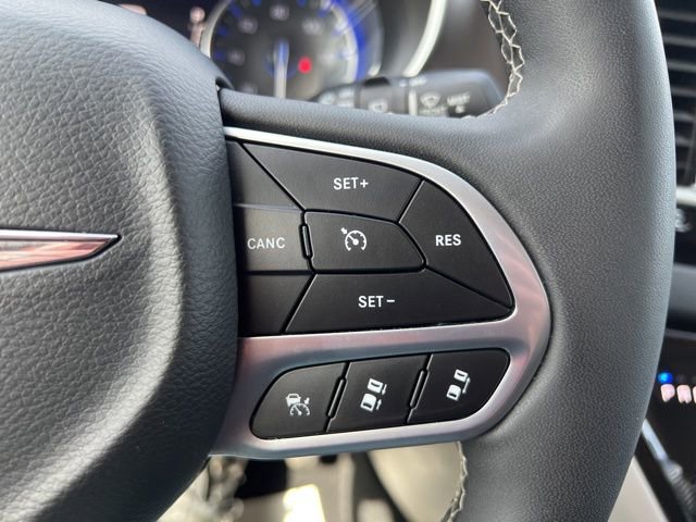 Used 2024 Chrysler Pacifica Touring-L image 22