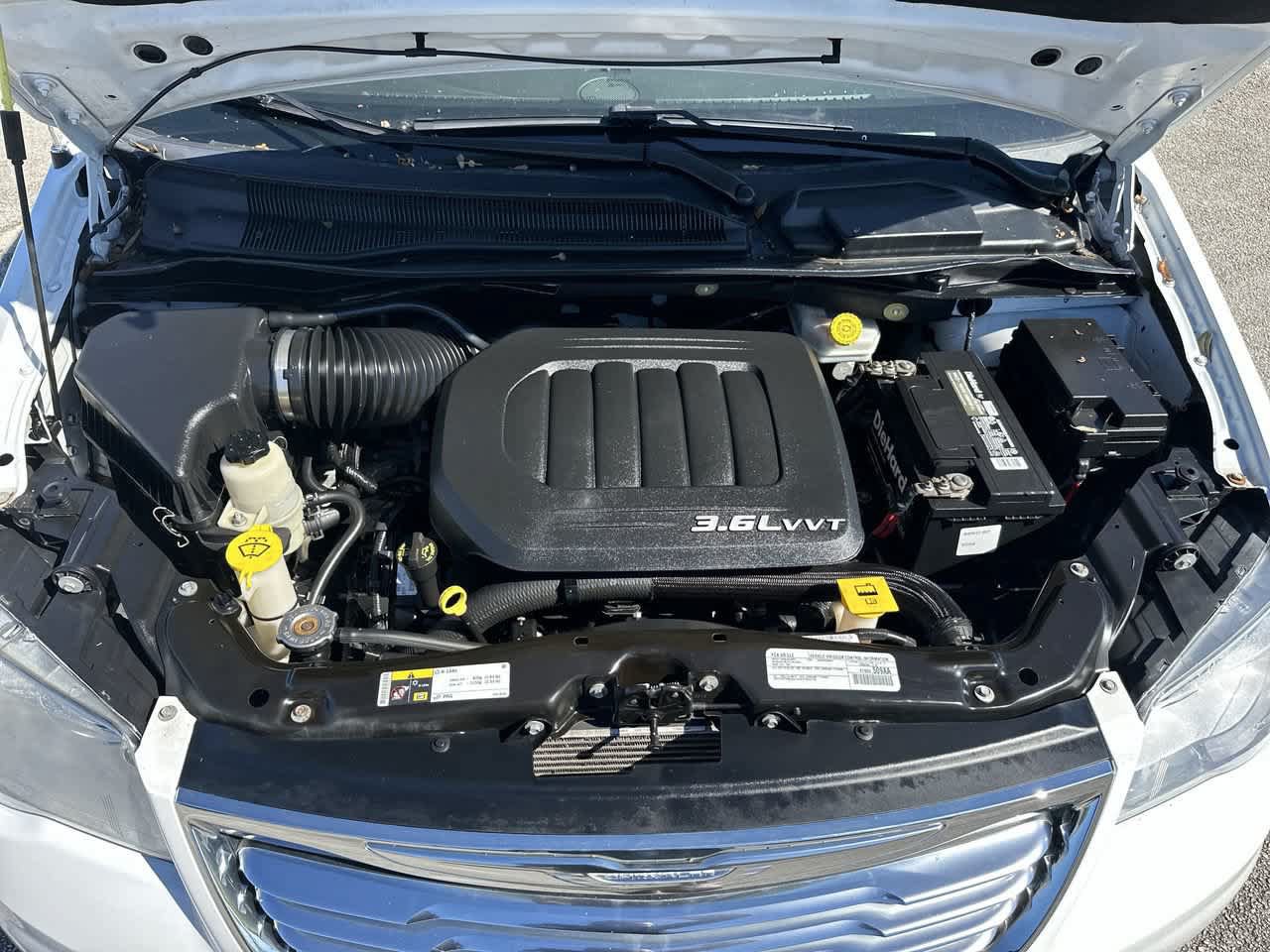 Used 2016 Chrysler Town & Country Touring FWD image 14