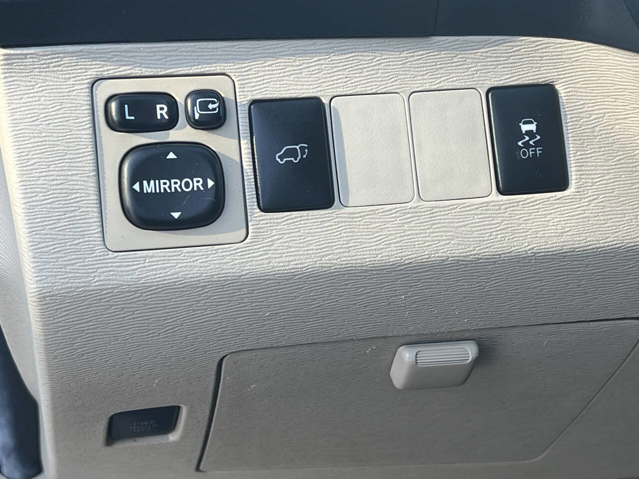 Used 2015 Toyota Venza XLE image 12