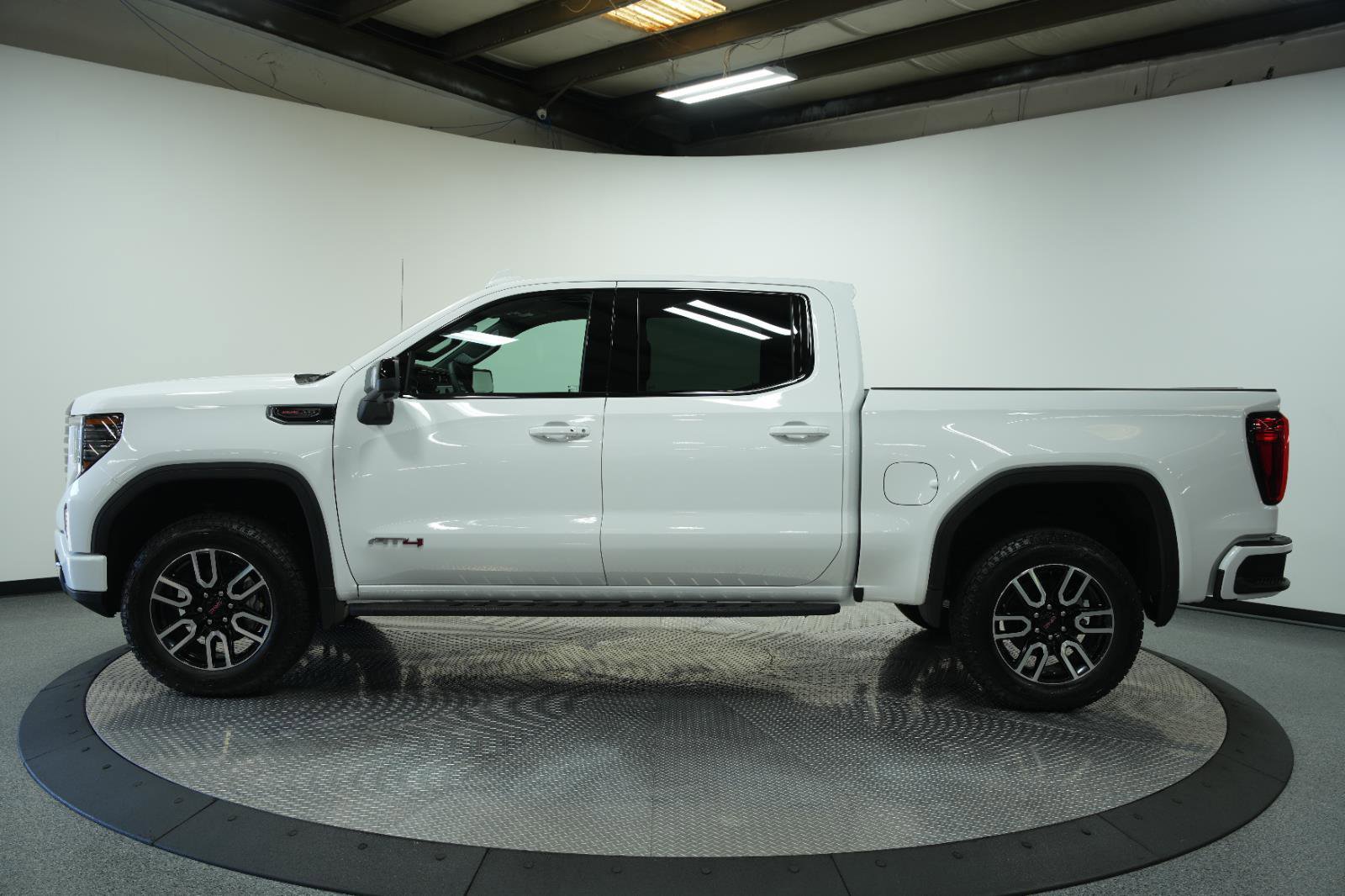 New 2026 GMC Sierra 1500 AT4 w/ AT4 Premium Package AWD/4WD image 4