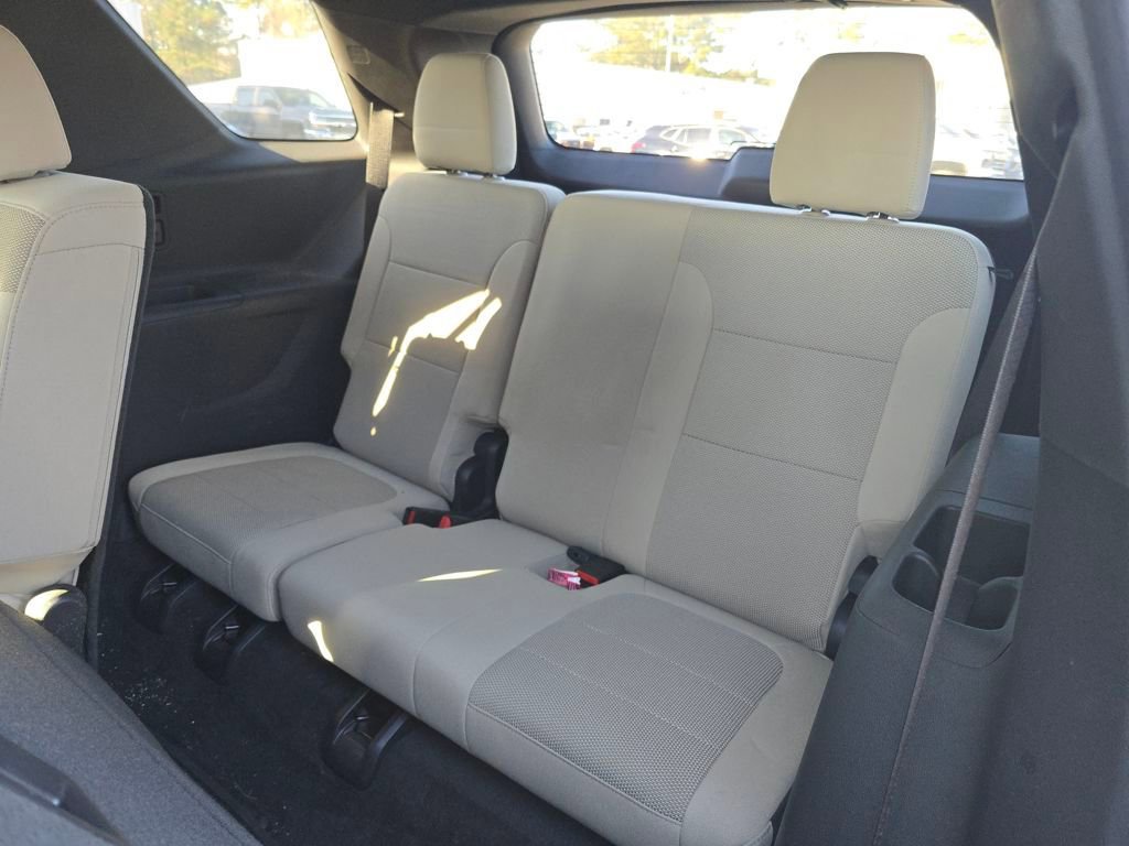 Used 2023 Chevrolet Traverse LS image 30