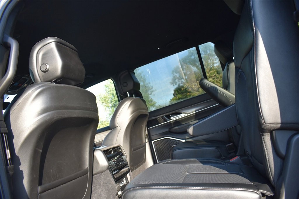 Used 2024 Jeep Wagoneer Series III image 25