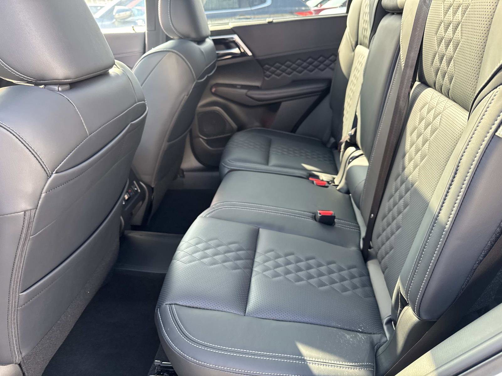 New 2025 Mitsubishi Outlander SEL Black Edition image 13