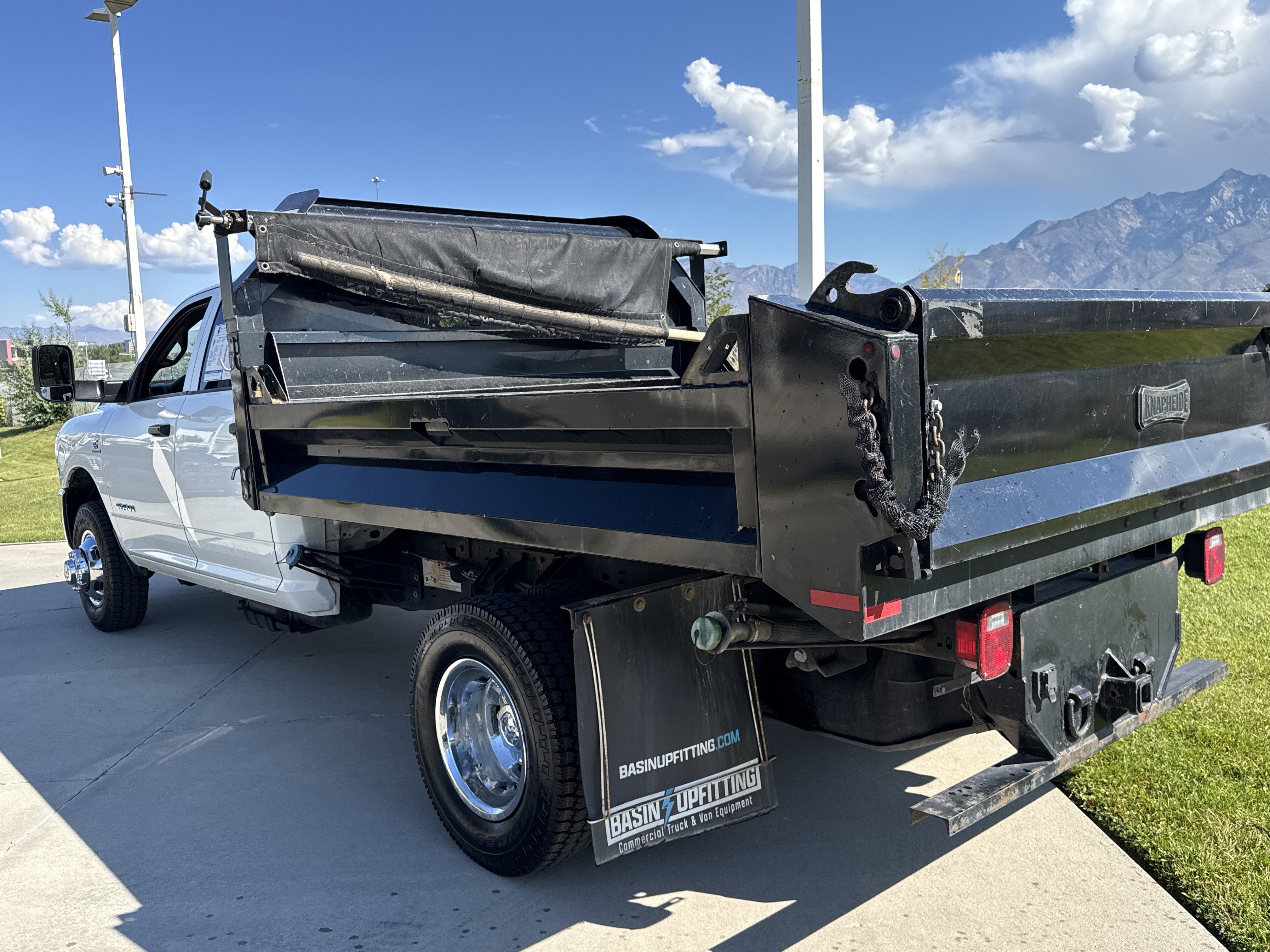 Used 2022 RAM 3500 Tradesman w/ Chrome Appearance Group AWD/4WD image 3