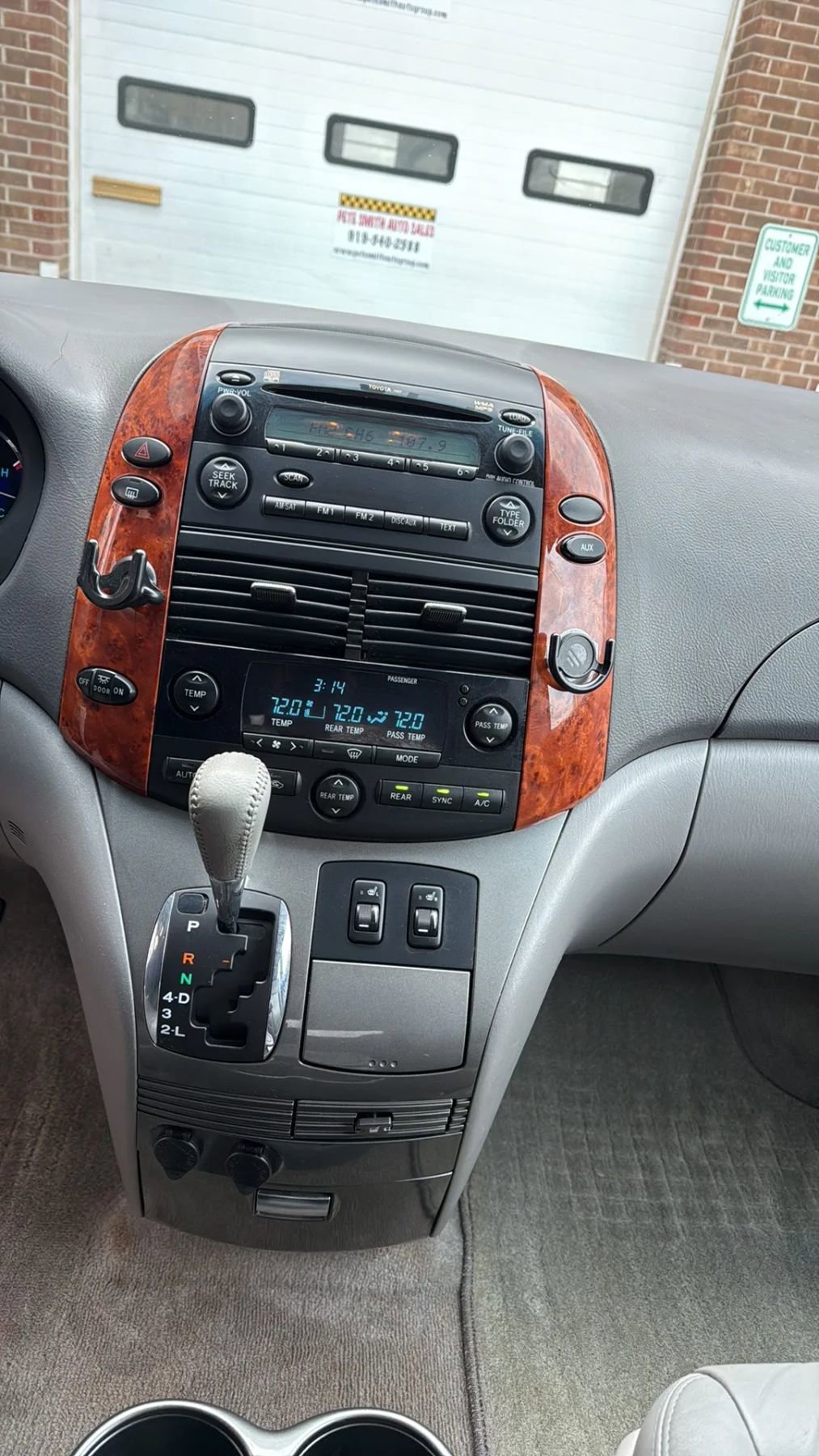 Used 2010 Toyota Sienna XLE FWD image 20