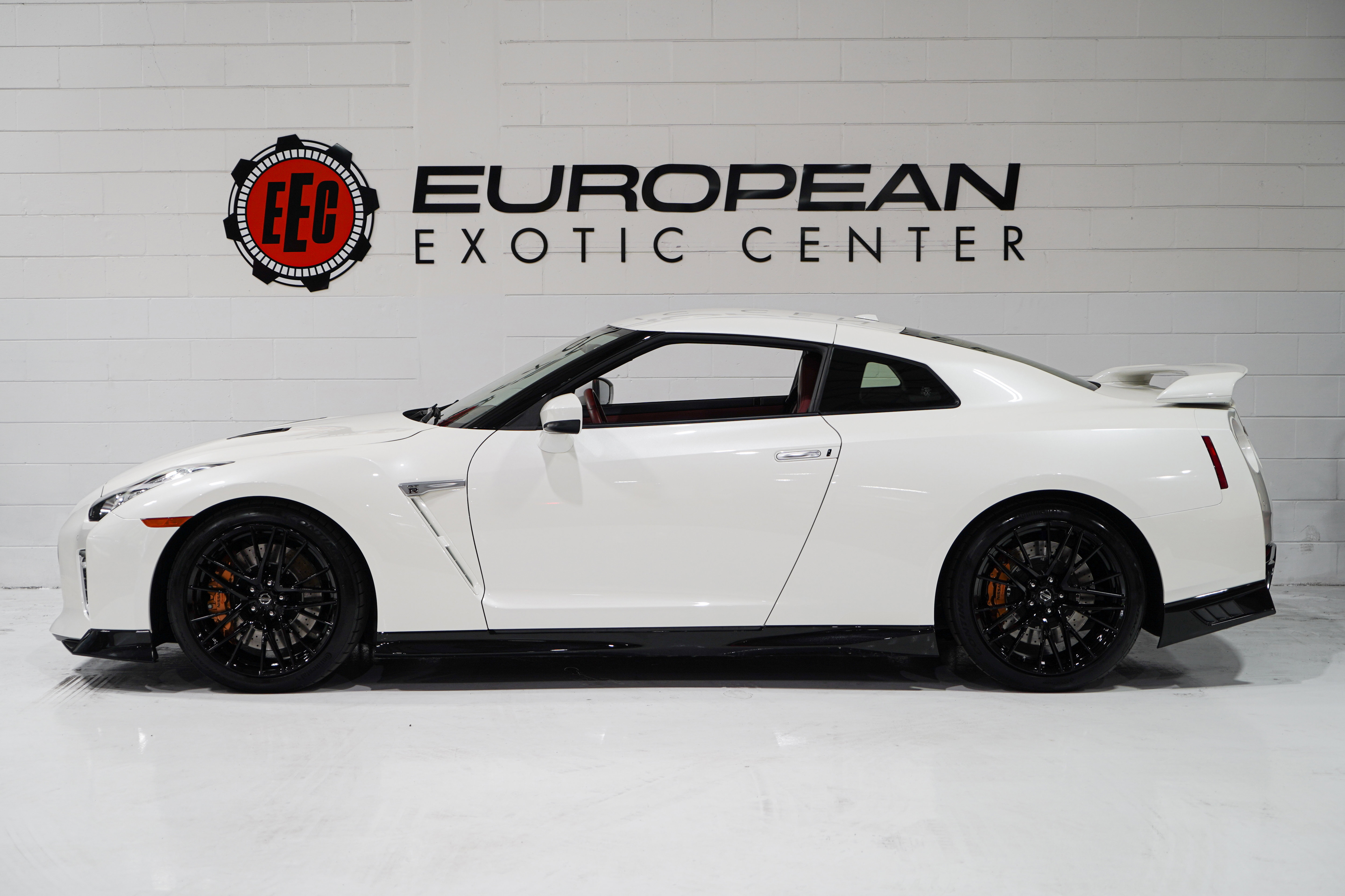 Used 2021 Nissan GT-R Premium AWD/4WD image 7