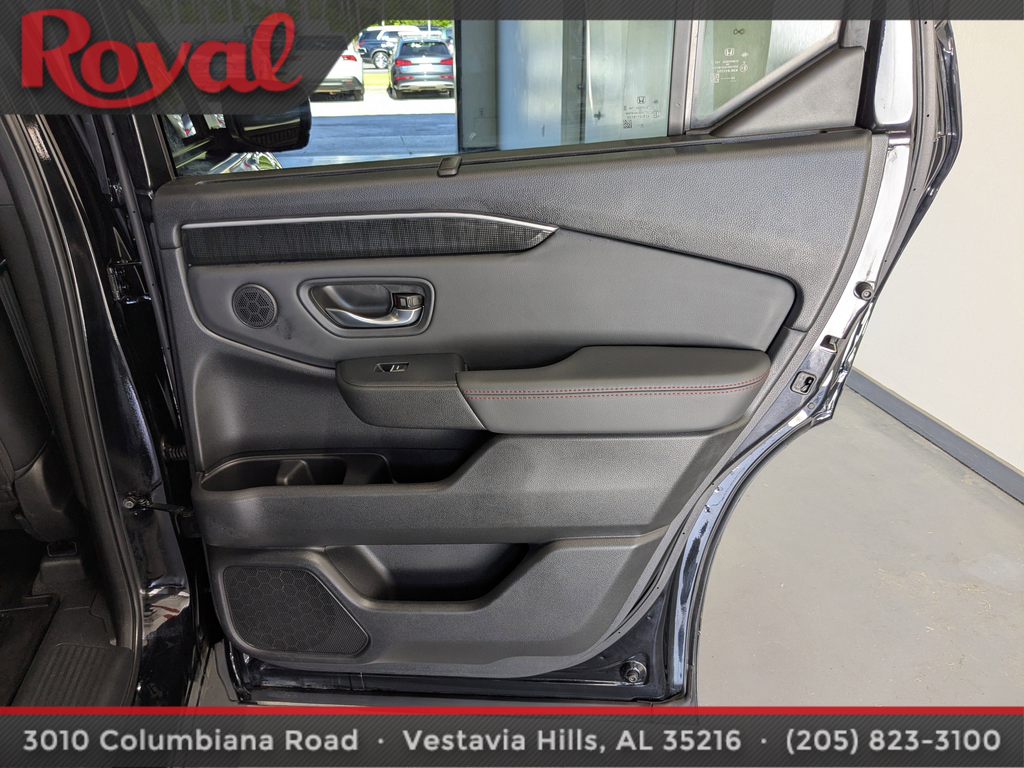 Used 2025 Honda Pilot Black Edition image 9