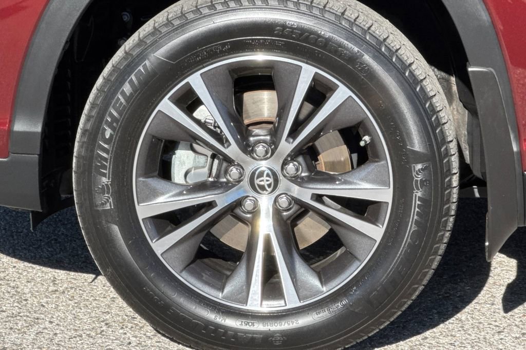 Used 2019 Toyota Highlander LE image 25